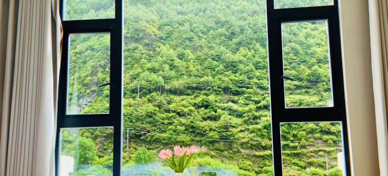 康定凤姐民宿(近情歌广场)图片