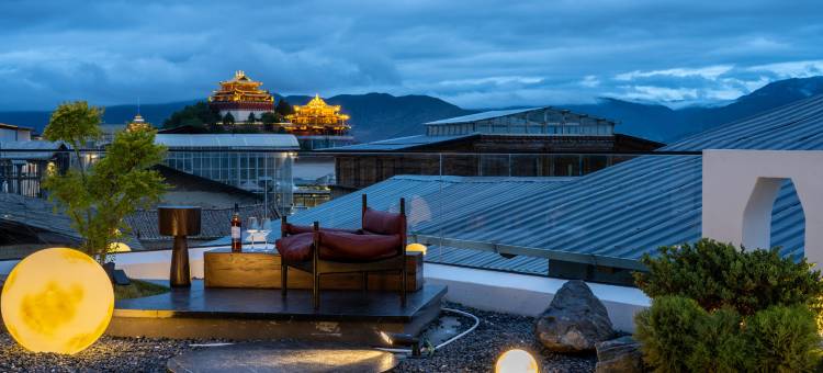 相逢不晚SilveryMoonlight|慢城供氧设计师民宿(独克宗古城大佛寺转经筒店)图片