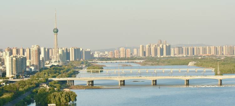 洛禾・云舍|一线河景Designer奢品酒店(珠江路美食广场万达店)图片