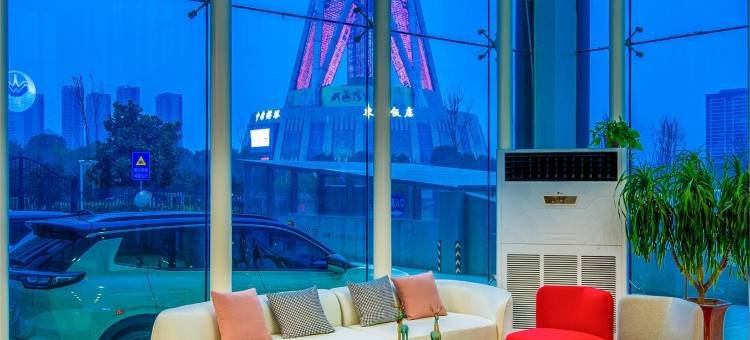 亚悦酒店(郑州中原福塔地铁站店)图片