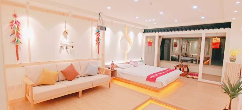 花田里 · 网红洞穴主题观影民宿(延吉延边大学西市场店)图片