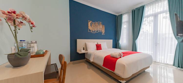 RedDoorz Plus near Surapati Core图片