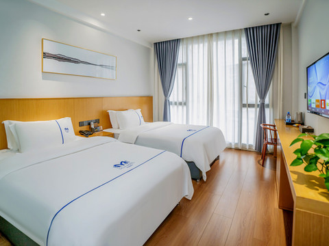 平昌西西里酒店(金平广场购物中心店)