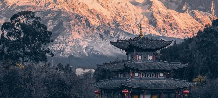 如沐清风·屋顶露台l见山·花涧雅舍(丽江古城店)图片