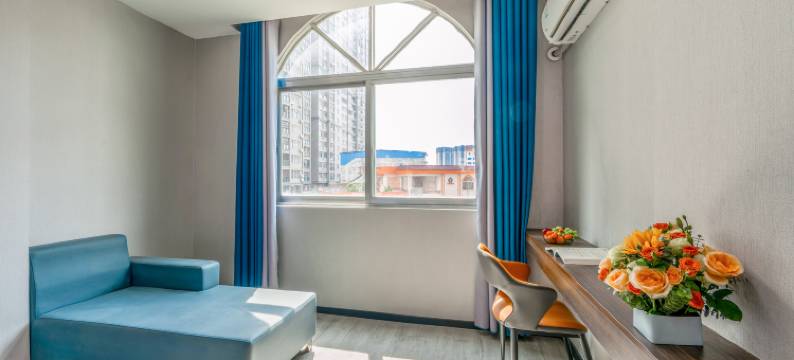 天聚文化酒店(平南商业步行街店)图片