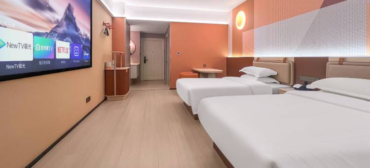 Crystal设计师高空酒店(东海高铁站步行街店)图片