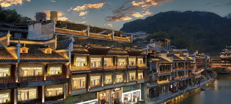 SHUIXIU凤凰·水秀丨Azure Haven沱江江景酒店(凤凰古城雾桥店)图片