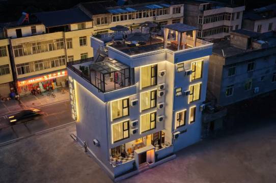 泸定大渡听风民宿(泸定桥景区店)图片