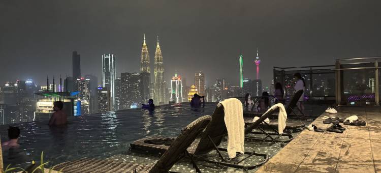 Laze的KLCC專業套房【中文禮遇 頂層雙峯塔景觀泳池 近双子塔】(Expressionz KLCC By Laze Home)图片