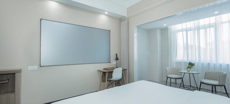 云畔影视酒店(安阳高铁东站站前广场迎宾公园店)图片