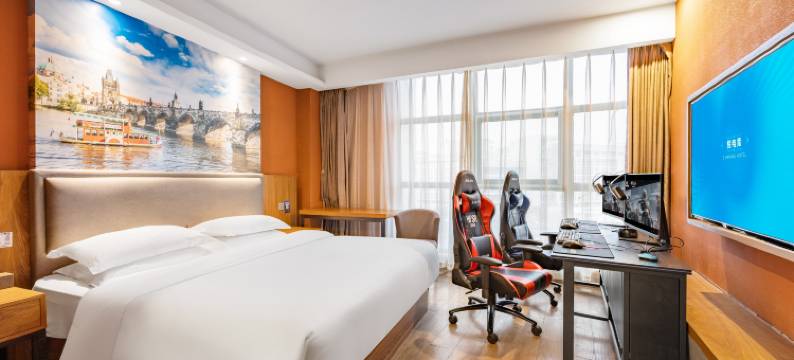 悦电竞酒店(扬州瘦西湖江阳商贸城店)图片