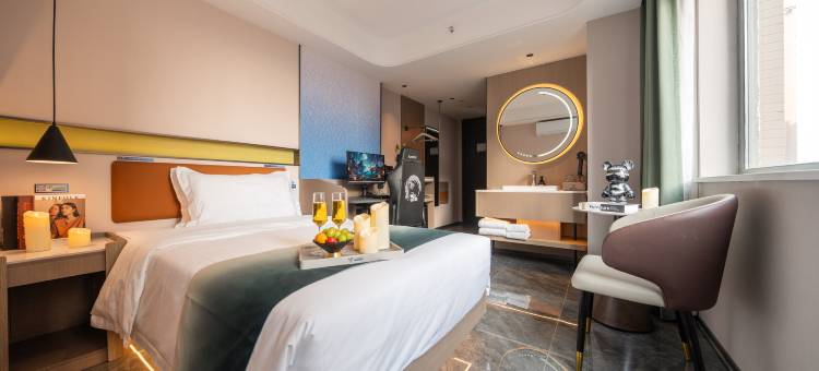 叶与晨电竞电影酒店(曼哈顿广场燕庄地铁站店)图片