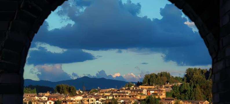 腾冲美尔翡翠皇冠建国酒店(文星楼砚湖公园店)图片