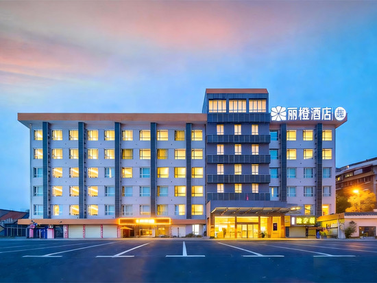 丽橙酒店·趣(宜昌CBD购物中心解放路步行街店)