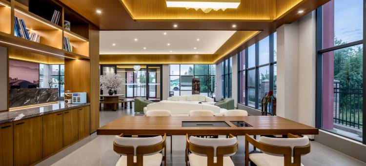 晖廷云居酒店(赤峰乌兰布统景区店)图片