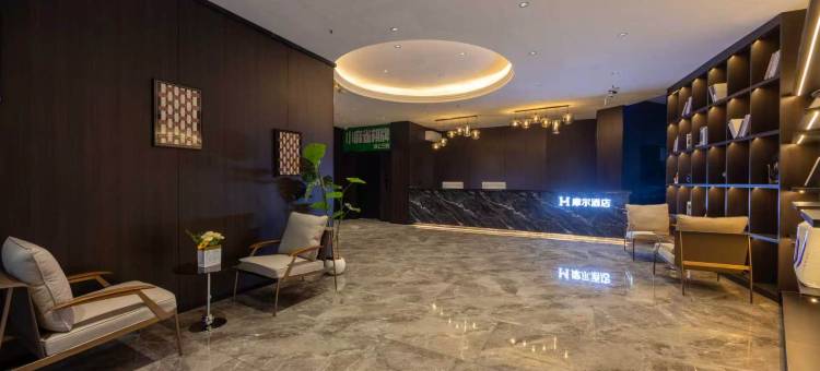 摩尔酒店(民族大学拾贝湾梦幻水乐园店)图片