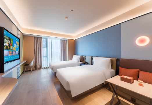 Orange Hotel (Yichun Station Zhangzhou District Administrative Center) Hotel Overview