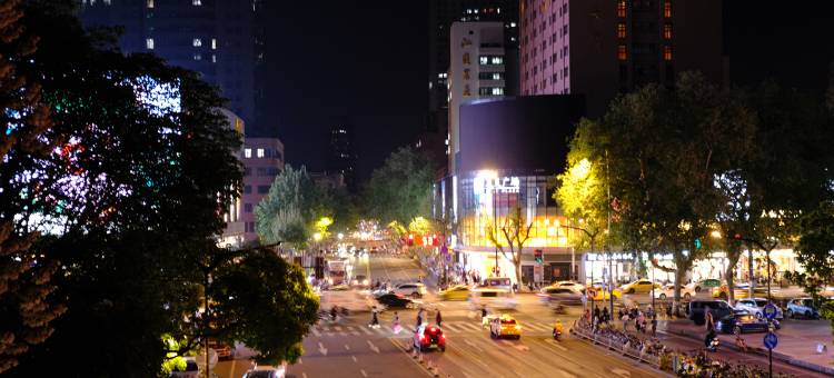 她说青年女生宿舍(南京新街口珠江路店)图片