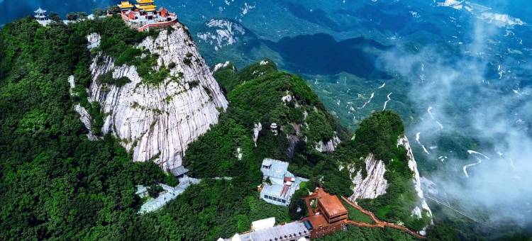 五朵山云上山居酒店图片