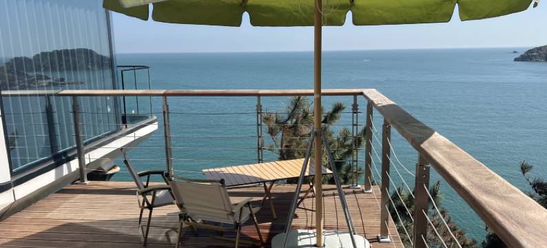 半月湾六号悬崖太空舱民宿图片