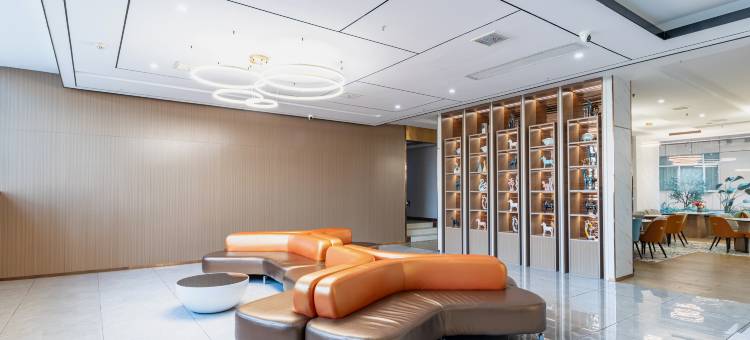 白玉兰酒店(潜江龙虾街水牛城店)图片