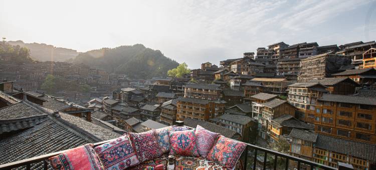 西江千户苗寨山与民宿(东引观景台店)图片