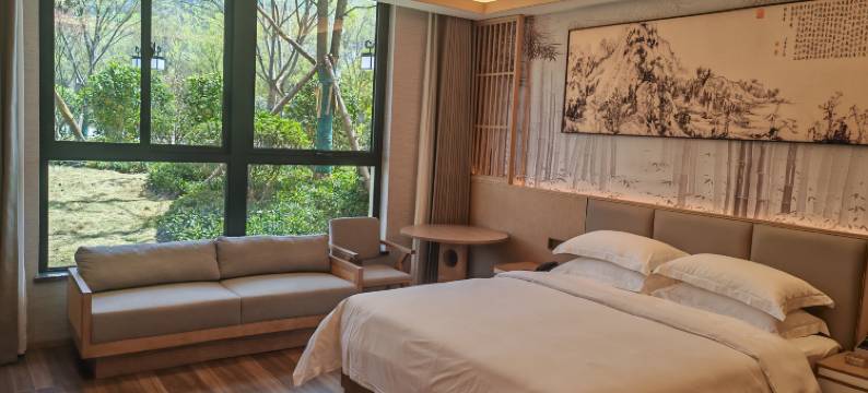 四季花海康养运动中心图片