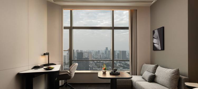 武汉武昌长江中心江景亚朵酒店图片