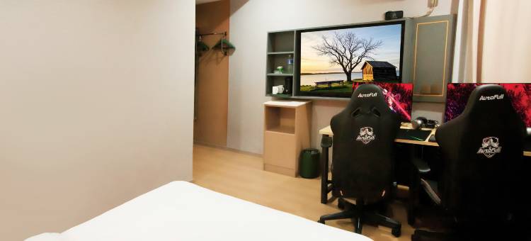 蚂蚁·光年电竞酒店(潜江江汉艺术职业学院店)图片