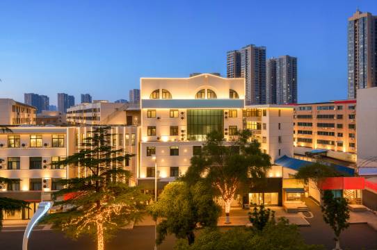 米卡庭院酒店(南阳府衙步行街火车站店)图片