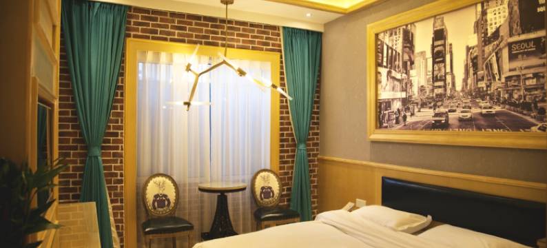 璞涵景岸酒店(燕儿岛路地铁站店)图片