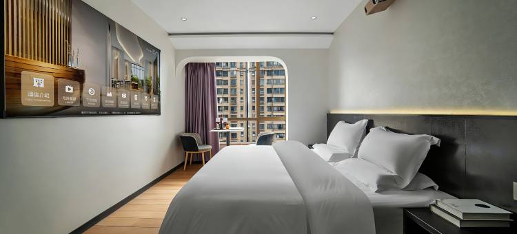 艺丰·科技智能都市云端影音观景酒店(花果园购物中心店)图片