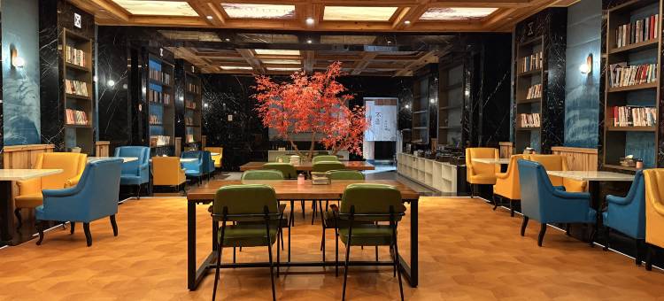 云逸城市美宿(桐庐中心广场店)图片