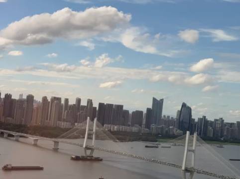 武汉武昌长江中心江景亚朵酒店图片