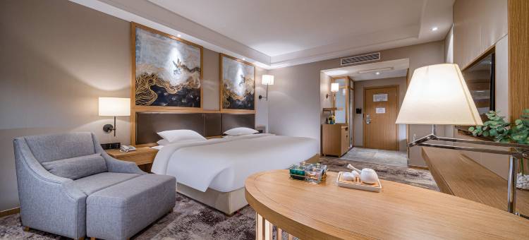 吉悦水晶酒店(南宁南湖公园青秀山地铁站店)图片