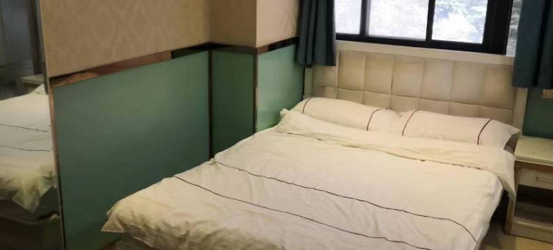 四叶草宾馆(南京江宁河海大学佛城西路地铁站店)图片