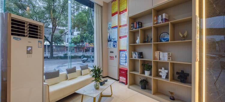 逸宿轻居酒店(临海崇和门店)图片