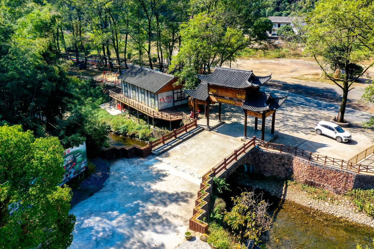 花筑·桃花坞温泉别墅民宿(庐山西海风景名胜区店)图片