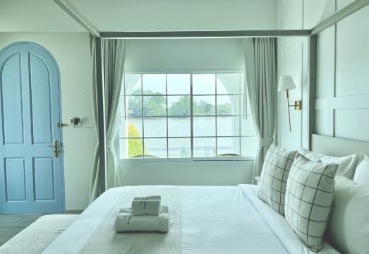 Prima Amphawa Hotel Overview