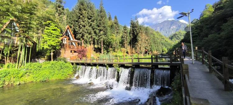 雅安荥经水墨花溪温泉谷民宿图片