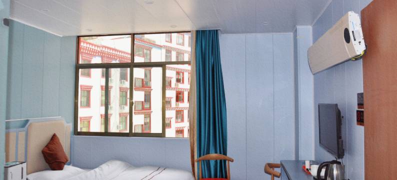 左贡艳辉旅游酒店图片