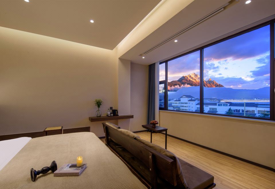 Ruyi Meiju Hotel (The Old Town of Lijiang Dashuiche Store) over view