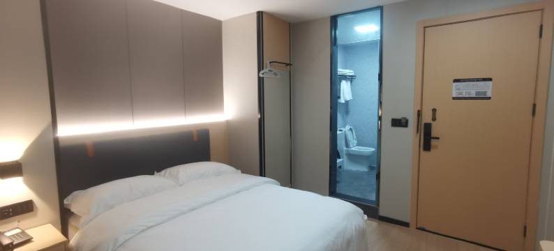 深圳金荷花商务酒店(坪山高铁站店)图片