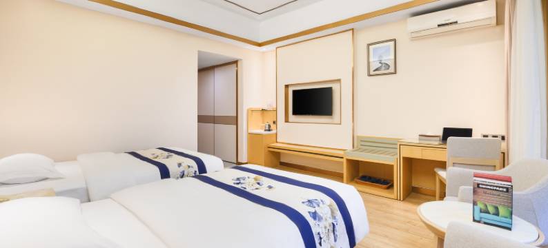 加州酒店(茂名信宜窦州里文化创意街店)图片