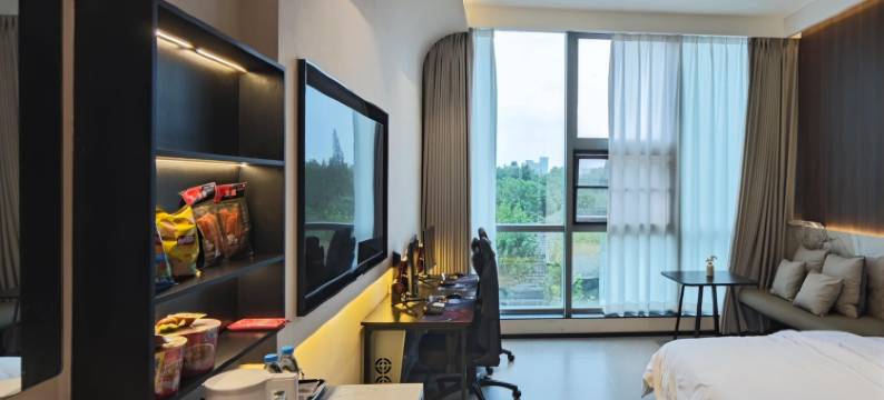 REMAX热麦电竞酒店(南京玄武湖颐和路店)图片