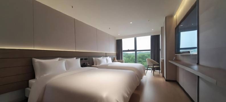 霏凡云海酒店(三亚湾解放路步行街店)图片