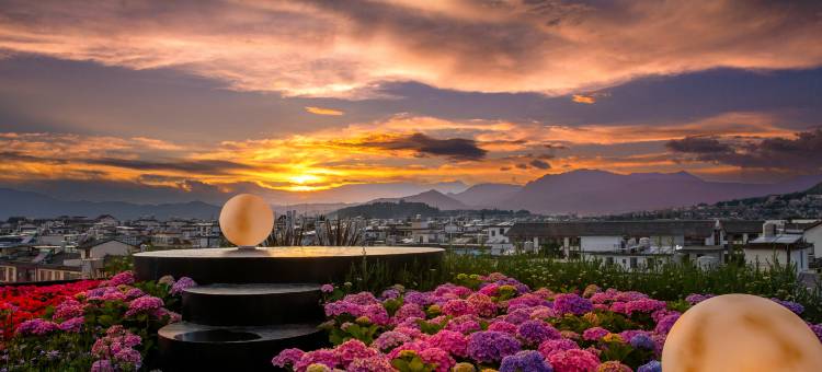 既见山野丨日照金山空中花园雪山观景隐奢度假酒店(丽江古城店)图片