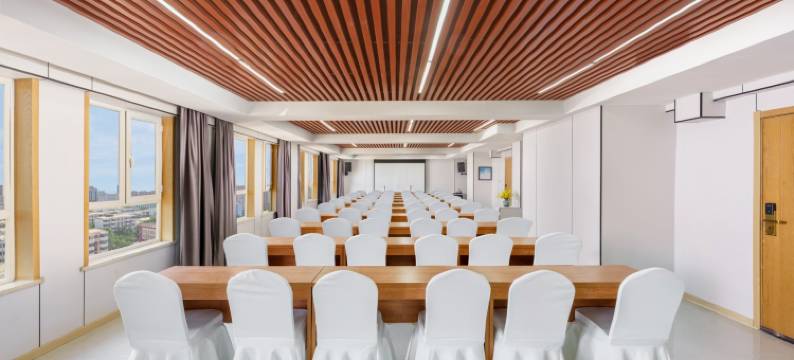 鸿泰大酒店(吐鲁番长沙葡萄公园店)图片