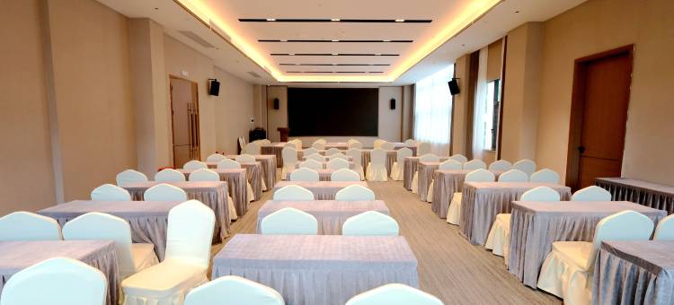 始兴石湖广场雲朵酒店图片