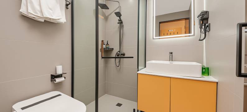 轻住酒店(青岛台东步行街营口路店)图片